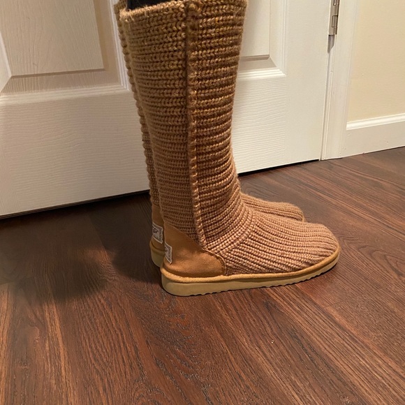 UGG Boots - Picture 2 of 6